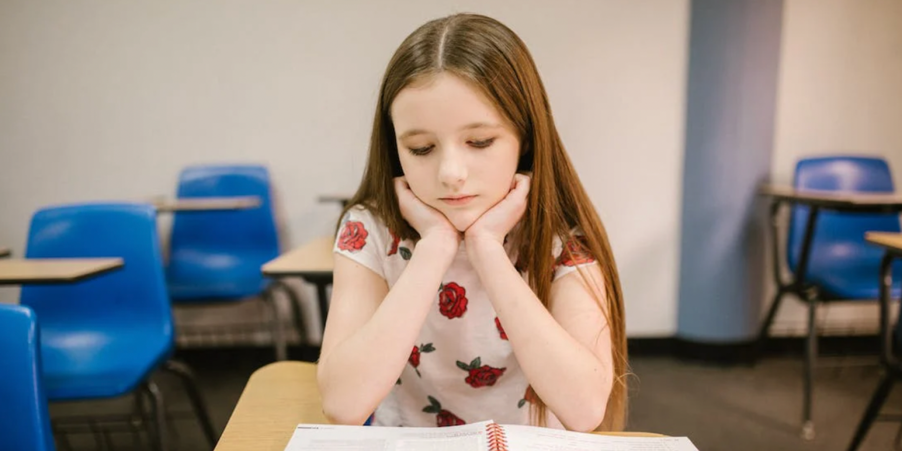 Niña en colegio. Imagen: Pexels