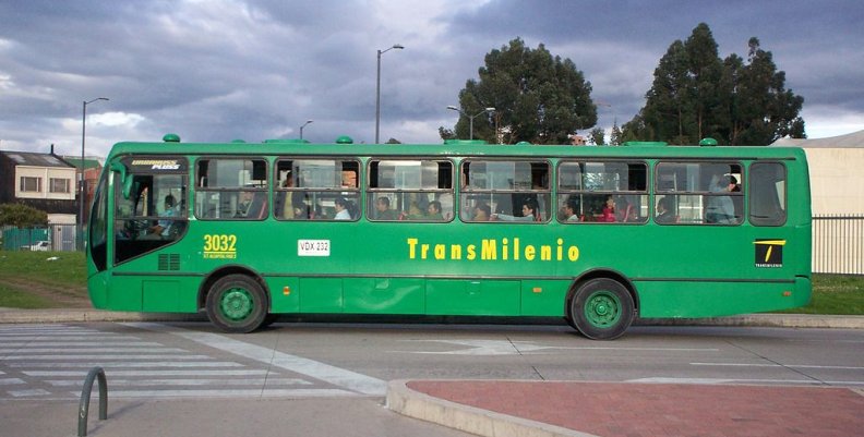 1024px-Alimentador_TransMilenio 1024px-Alimentador_TransMilenio