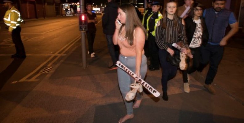 2017-05-22T231216Z_1_LYNXMPED4L1QL_RTROPTP_3_BRITAIN-SECURITY-MANCHESTER-BANG-696x464 2017-05-22T231216Z_1_LYNXMPED4L1QL_RTROPTP_3_BRITAIN-SECURITY-MANCHESTER-BANG-696x464