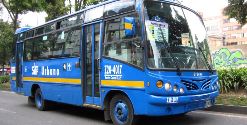 Bogotá_-_Bus_del_SITP_por_la_carrera_11