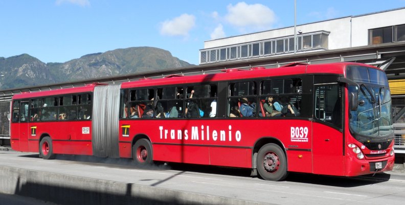 Bus_de_Transmilenio_en_la_estación_Fucha Bus_de_Transmilenio_en_la_estación_Fucha