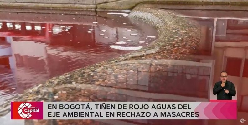 Artistas tiñen de rojo aguas del Eje Ambiental en rechazo a masacres Artistas tiñen de rojo aguas del Eje Ambiental en rechazo a masacres