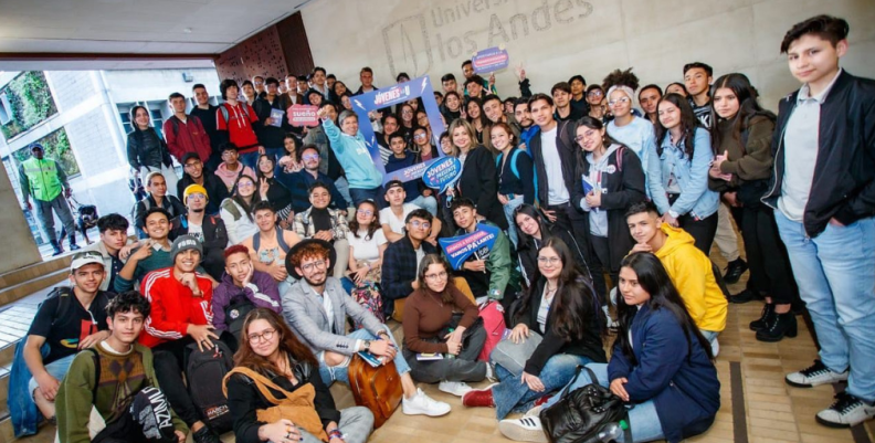 Jóvenes a la U Jóvenes a la U