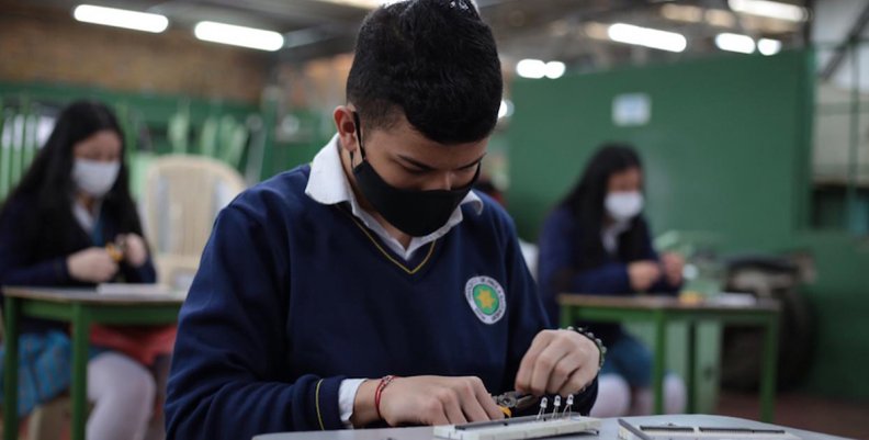 ESTUDIANTE ESTUDIANTE