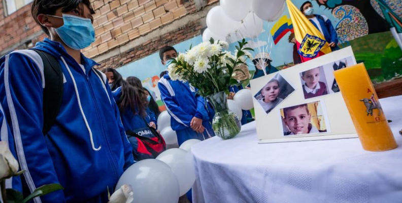 El Colegio El Paraíso da su último adiós a Daniel Duque