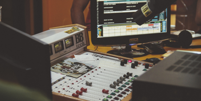 radio. radio.