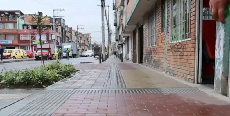Andenes para invidentes. Andenes para invidentes.