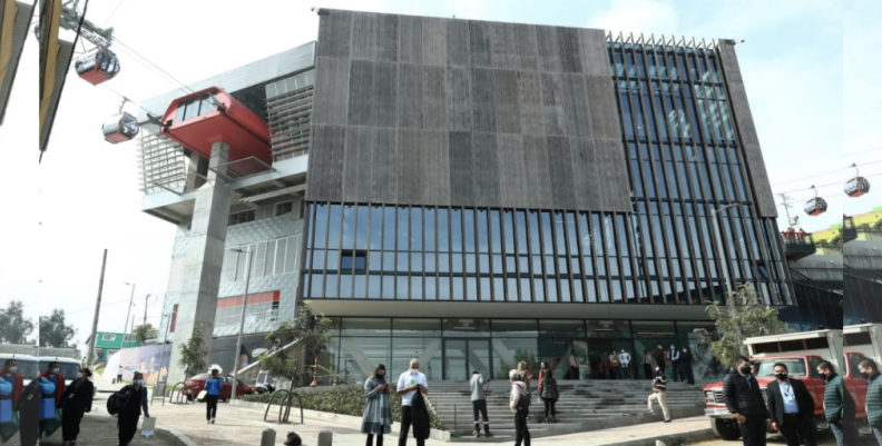 El SuperCADE Manitas, que hace parte de la transformación que está viviendo @ALCBolivar , cuenta con un área de 3.760 m2 y ofrecerá a la ciudadanía la posibilidad de realizar más de 650 trámites correspondientes a 16 entidades del orden nacional, distrital y privado. El SuperCADE Manitas, que hace parte de la transformación que está viviendo @ALCBolivar , cuenta con un área de 3.760 m2 y ofrecerá a la ciudadanía la posibilidad de realizar más de 650 trámites correspondientes a 16 entidades del orden nacional, distrital y privado.