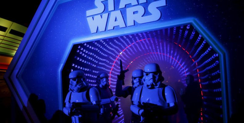 La batalla contra el lado oscuro de la Fuerza regresa en "Los últimos Jedi" La batalla contra el lado oscuro de la Fuerza regresa en "Los últimos Jedi"