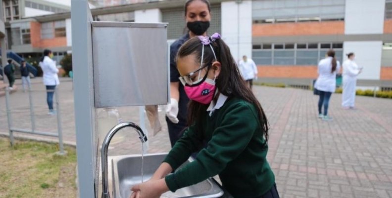 lava manos niña lava manos niña