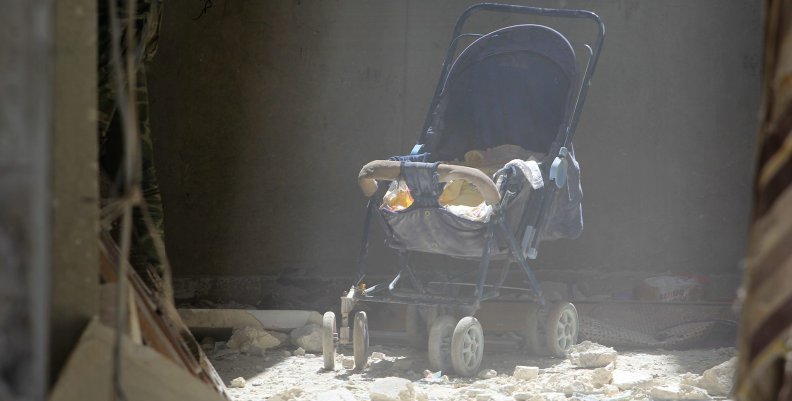 Los ataques aéreos continúan golpeando a Idlib, Siria Los ataques aéreos continúan golpeando a Idlib, Siria
