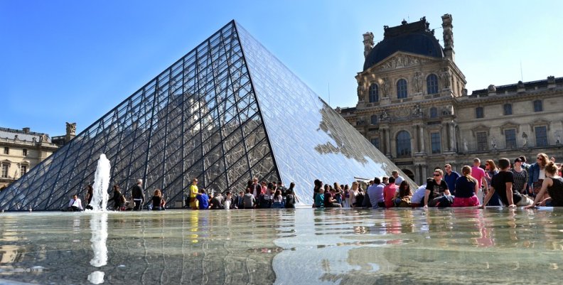 louvre-museum-738112_960_720 louvre-museum-738112_960_720