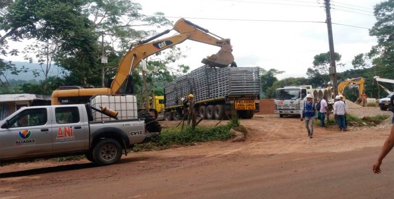 Mocoa recibe primeras piezas para la instalación de puente metálico Mocoa recibe primeras piezas para la instalación de puente metálico