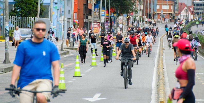 Audiencias Capital: Cicloviva Audiencias Capital: Bogotá se vive en dos ruedas, conoce Cicloviva