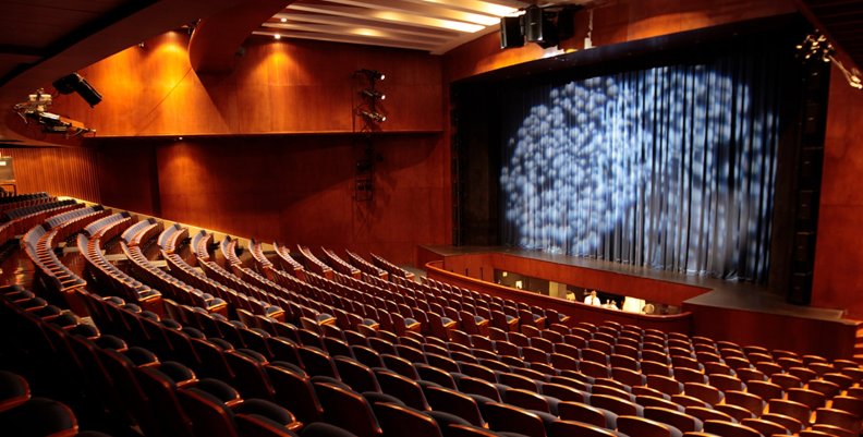 Tu nombre me sabe a tango’: obra tributo al tango argentino será presentada en el Teatro Cafam en Bogotá Teatro Cafam, escenario principal. Foto tomada de Cafam