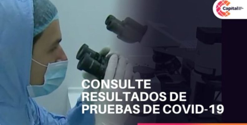 Coronavirus pruebas Científico mira por un microscopio