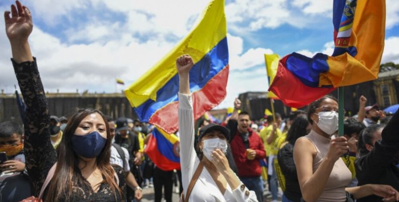 Violencia política contra mujeres en Colombia Imagen de mujeres colombianas
