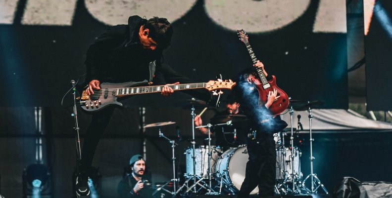 Rock al Parque 2025 Un hombre tocando guitarra en una tarima