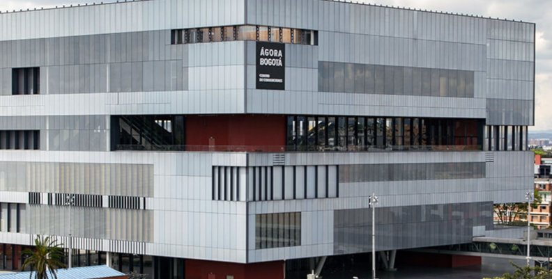 Open Innovation Edificio cuadrador de color gris