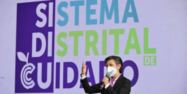 Alcaldesa de Bogotá, Claudia López, en una tarima