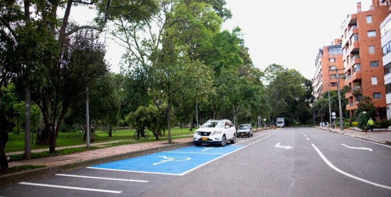 Zonas de parque pago Una zona de parqueadero en la calle