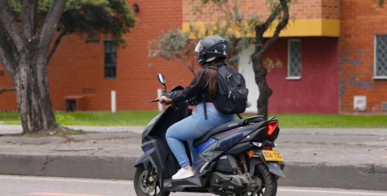 Aumentan las inscripciones de licencias de tránsito para mujeres motociclistas en Bogotá Mujer motociclistas