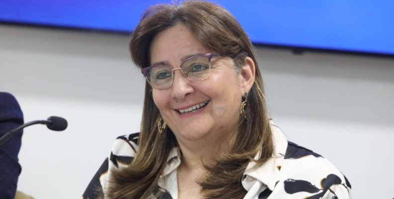 Justicia en Colombia Mujer sonriendo