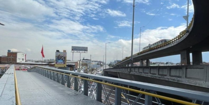 Obras Bogotá Un puente vehicular de acero y concreto