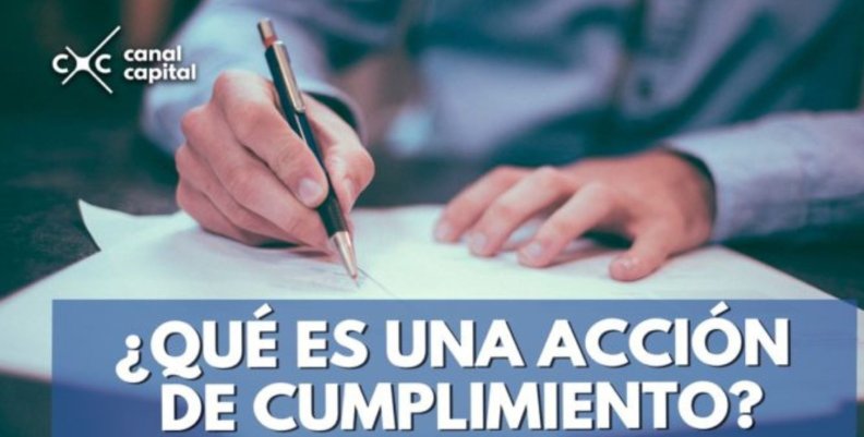 Acción de cumplimiento Persona escribiendo una Acción de cumplimiento