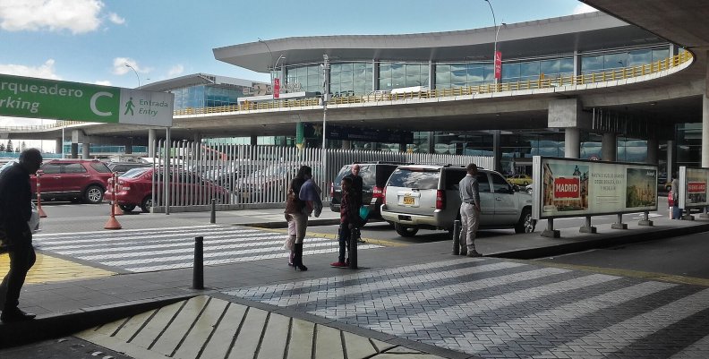 Migración Colombia inició operaciones de seguridad para viajeros dentro y fuera del país Entrada Aeropuerto Internacional El Dorado
