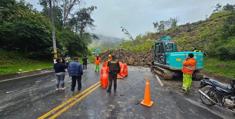 Cierre total en la Vía al Llano Cierre total en la Vía al Llano