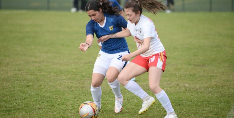 Gran final del Torneo de Fútbol de las Mujeres de Bogotá Jóvenes jugando en el Torneo de Fútbol de las Mujeres de Bogotá