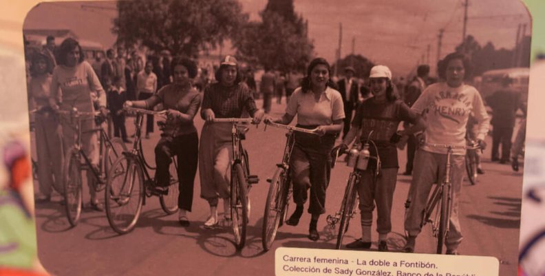 Exposición 'Rodar Juntas' en el Museo de Bogotá