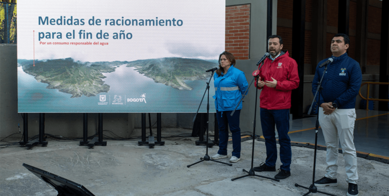 Alcalde Galán y gerente del Acueducto Alcalde Galán y gerente del Acueducto en rueda de prensa.
