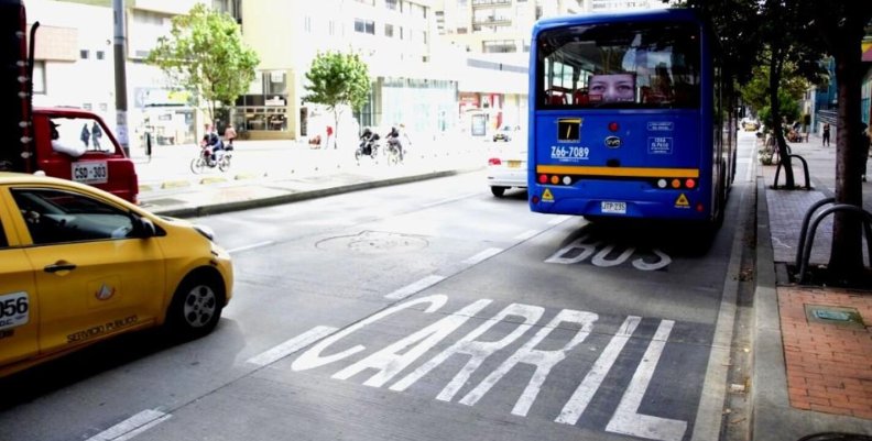 Comparendos por invadir carril preferencial en la Séptima Carril preferencial en la Séptima