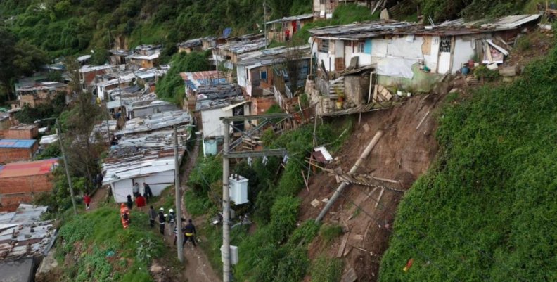 Emergencia por deslizamientos de tierra en San Cristóbal Emergencia por deslizamientos de tierra en San Cristóbal