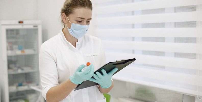 Un café con fe analiza el estado del sistema de salud