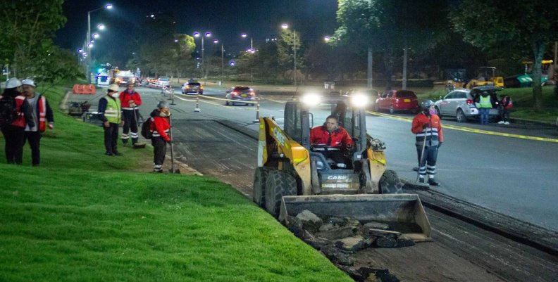 Imagen: Alcaldía de Bogotá Personas trabajando en horas de la noche sobre la avenida de la calle 170