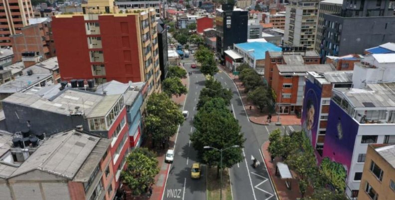 Informe anual de arrendadores 2024 Una vía rodeada de edificios