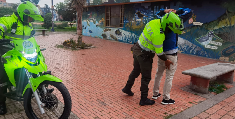 POLICÍAAA POLICÍAAA