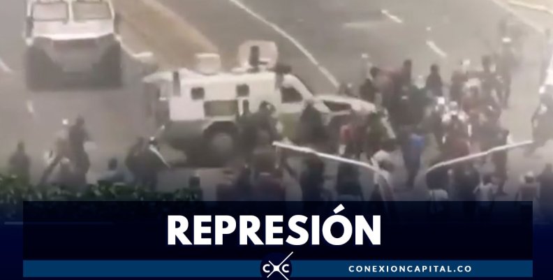 Tanqueta militar arrolla a varios manifestantes en Caracas Tanqueta militar arrolla a varios manifestantes en Caracas