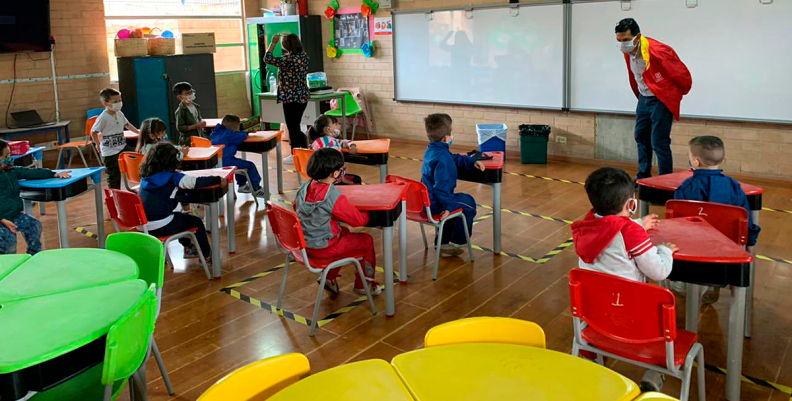 RETORNO PRESENCIALIDAD EN COLEGIOS RETORNO PRESENCIALIDAD EN COLEGIOS
