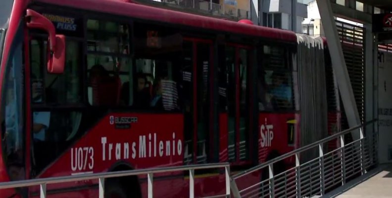 Hombre que fue asaltado en TransMilenio asesinó a su atacante Hombre que fue asaltado en TransMilenio asesinó a su atacante