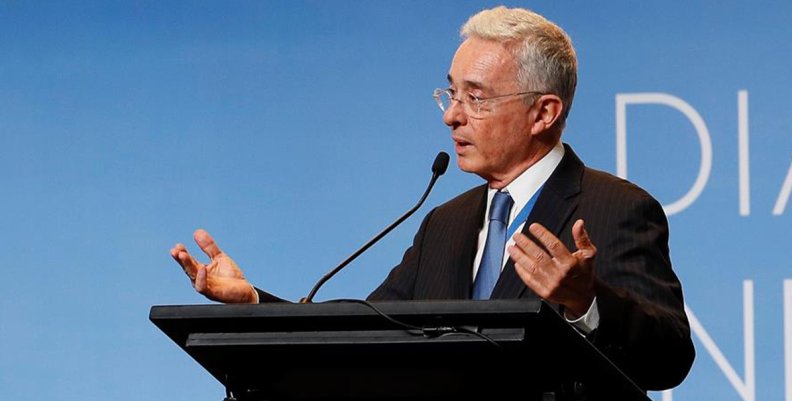 Álvaro Uribe Vélez Álvaro Uribe Vélez