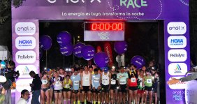 Pista de salida con un arco morado arriba