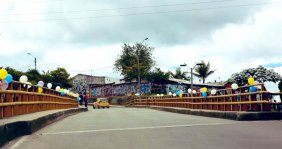 Imagen frontal del Puente de la Virgen, sobre la Avenida Suba