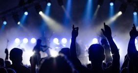 Imagen de personas asistiendo a un concierto