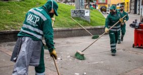 Operarios de aseo UAESP - Alcaldía de Bogotá 