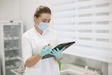 Un café con fe analiza el estado del sistema de salud