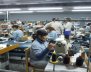 Fabrica de zapados, con empleados trabajando